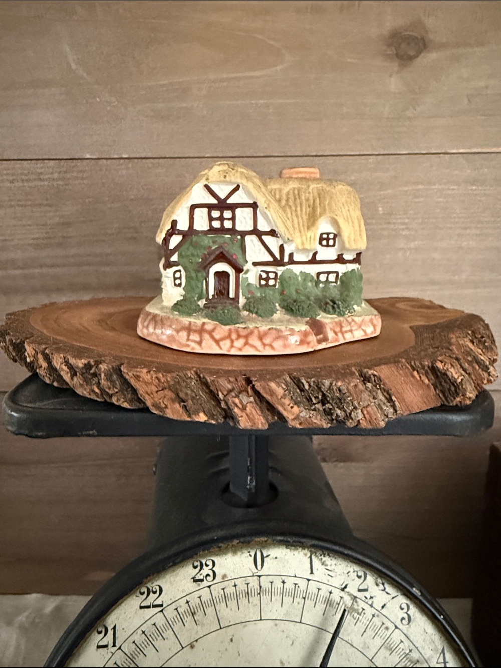VTG | Miniature English Hand-Painted Ceramic Cottage Figurine